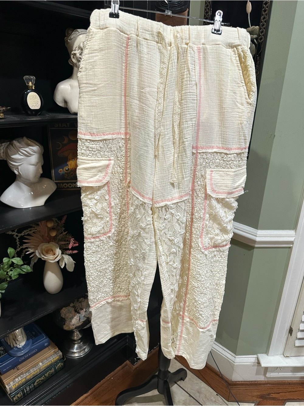 POL Quilted Floral Patch Cargo Pants Cream Boho Lace Thermal Joggers Size Medium